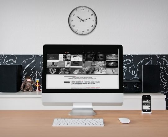black-and-white-html5