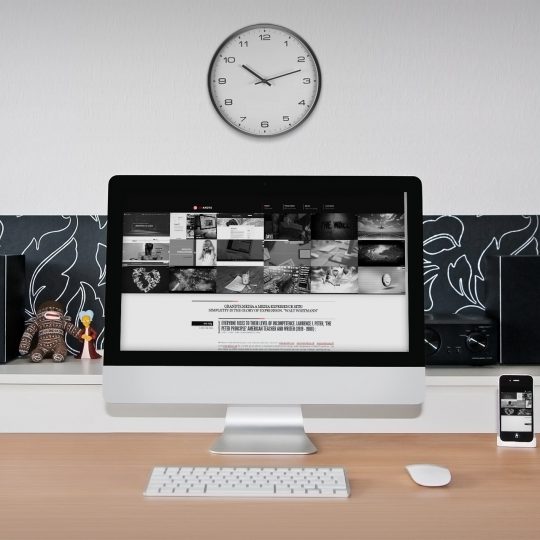 black-and-white-html5