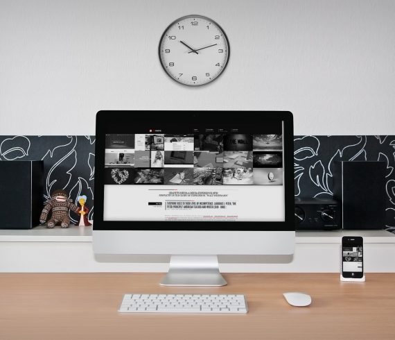 black-and-white-html5